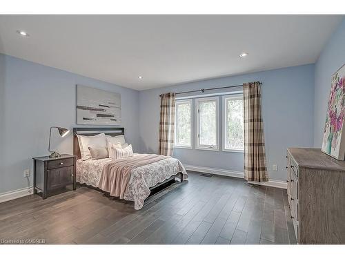 212 Poplar Drive, Oakville, ON - Indoor Photo Showing Bedroom