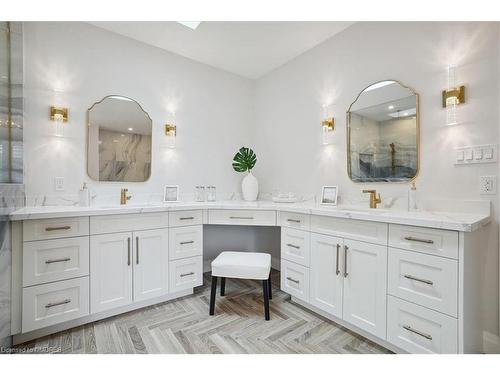 20 Craven Avenue, Burlington, ON - Indoor Photo Showing Bathroom