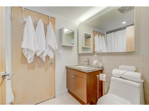 311-1005 King Street W, Toronto, ON - Indoor Photo Showing Bathroom