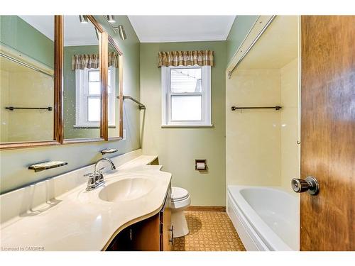 414 Belvenia Road, Burlington, ON - Indoor Photo Showing Bathroom