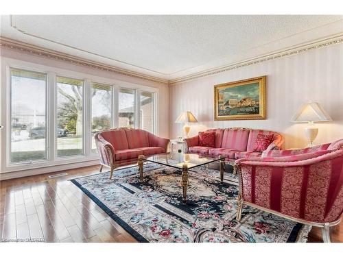 1832 Mallwood Court, Mississauga, ON - Indoor Photo Showing Living Room