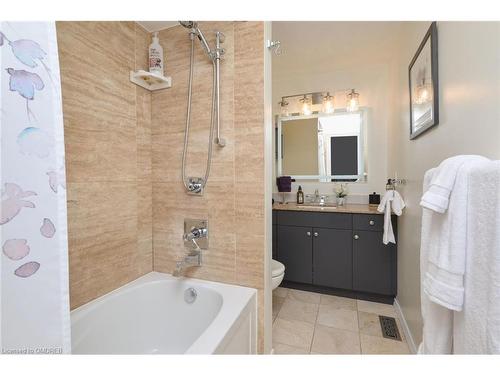 10 Blueridge Square, Brampton, ON - Indoor Photo Showing Bathroom