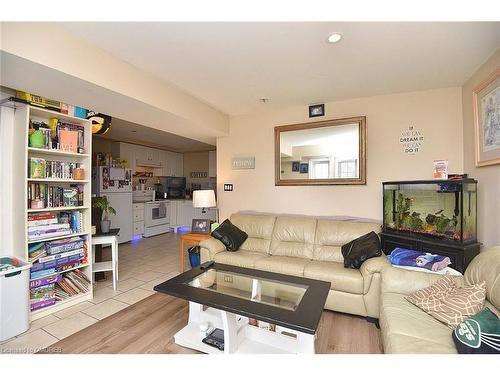 755 Highway No 6, Caledonia, ON - Indoor Photo Showing Living Room