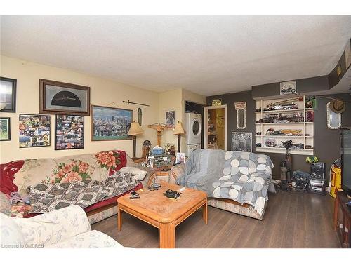 755 Highway No 6, Caledonia, ON - Indoor Photo Showing Living Room