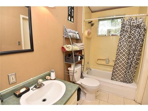 755 Highway No 6, Caledonia, ON - Indoor Photo Showing Bathroom