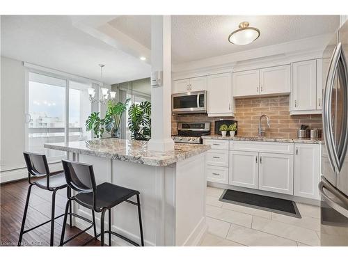 902-365 Geneva Street, St. Catharines, ON - Indoor Photo Showing Kitchen With Upgraded Kitchen