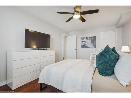 902-365 Geneva Street, St. Catharines, ON - Indoor Photo Showing Bedroom