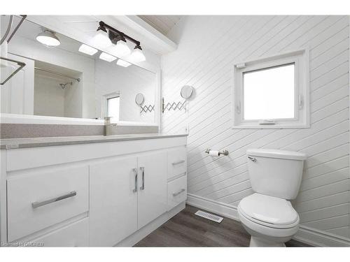 18 1/2 Lakeshore Road, Hamilton, ON - Indoor Photo Showing Bathroom