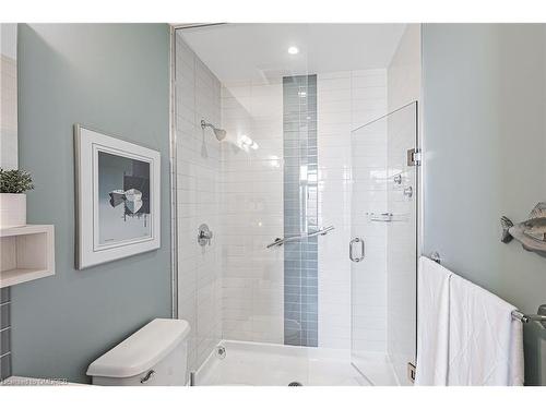 404-457 Plains Road E, Burlington, ON - Indoor Photo Showing Bathroom