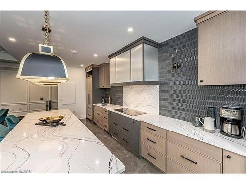 604-2060 Lakeshore Road, Burlington, ON - Indoor Photo Showing Kitchen With Upgraded Kitchen