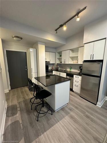 813-35 Hayden Street, Toronto, ON - Indoor Photo Showing Kitchen