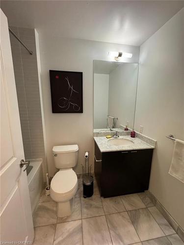 813-35 Hayden Street, Toronto, ON - Indoor Photo Showing Bathroom