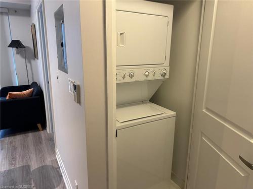 813-35 Hayden Street, Toronto, ON - Indoor Photo Showing Laundry Room