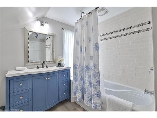 172 Sanatorium Road, Hamilton, ON - Indoor Photo Showing Bathroom