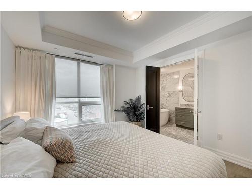 604-2060 Lakeshore Road, Burlington, ON - Indoor Photo Showing Bedroom