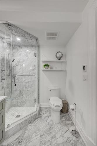604-2060 Lakeshore Road, Burlington, ON - Indoor Photo Showing Bathroom