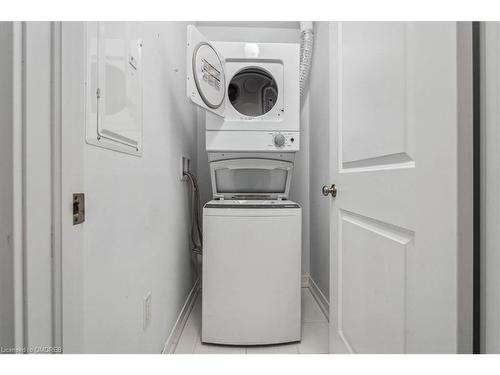 206-4040 Upper Middle Road, Burlington, ON - Indoor Photo Showing Laundry Room