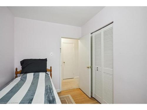 489 Trillium Drive, Oakville, ON - Indoor Photo Showing Bedroom