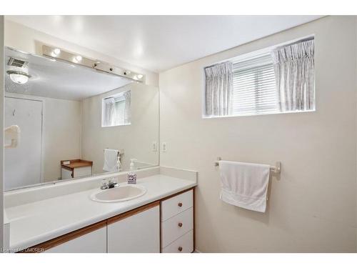 489 Trillium Drive, Oakville, ON - Indoor Photo Showing Bathroom