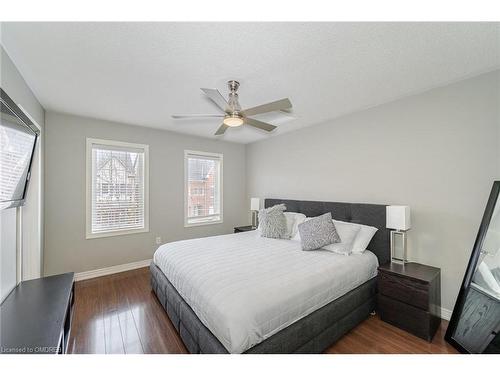 239 Littlewood Drive, Oakville, ON - Indoor Photo Showing Bedroom