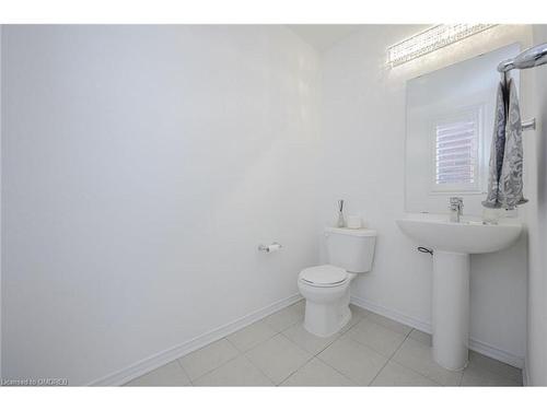 64 Fleming Crescent, Caledonia, ON - Indoor Photo Showing Bathroom