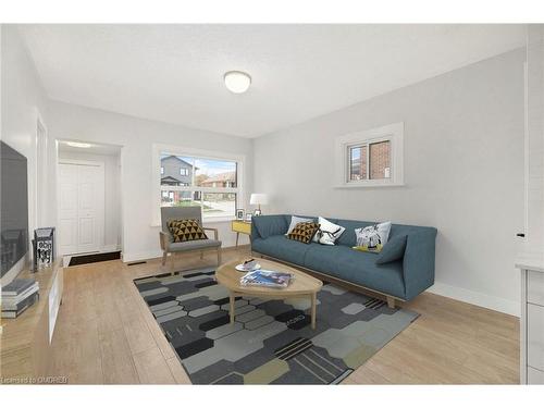 14 Kennedy Avenue, Kitchener, ON - Indoor Photo Showing Living Room