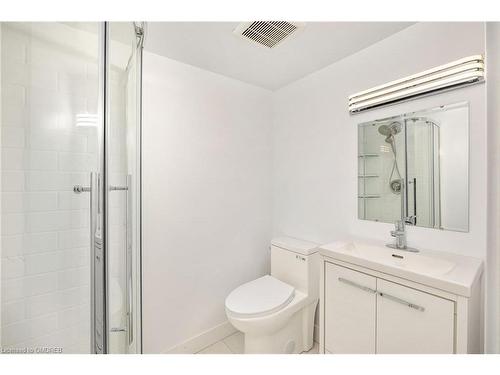 14 Kennedy Avenue, Kitchener, ON - Indoor Photo Showing Bathroom