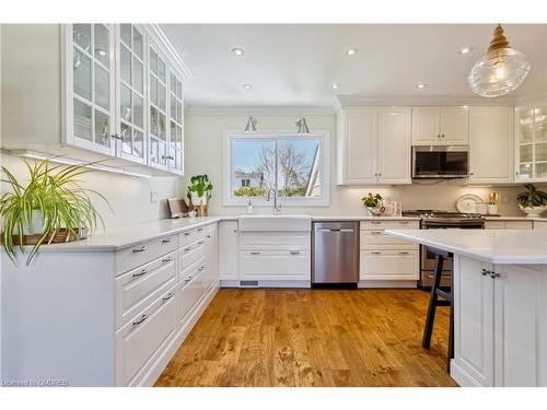 944 North Shore Boulevard W, Burlington, ON - Indoor Photo Showing Kitchen With Upgraded Kitchen