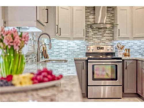 2240 Vista Drive, Burlington, ON - Indoor Photo Showing Kitchen With Upgraded Kitchen