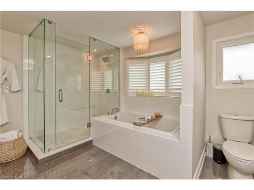 2240 Vista Drive, Burlington, ON - Indoor Photo Showing Bathroom