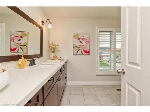 2240 Vista Drive, Burlington, ON - Indoor Photo Showing Bathroom