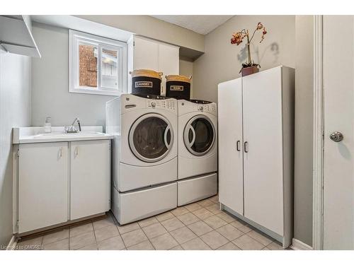 2120 Wincanton Crescent, Mississauga, ON - Indoor Photo Showing Laundry Room