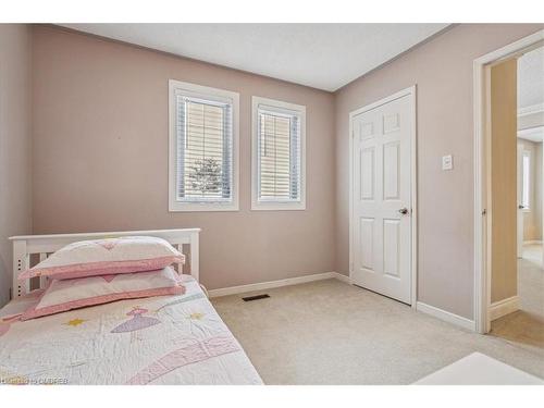 2120 Wincanton Crescent, Mississauga, ON - Indoor Photo Showing Bedroom