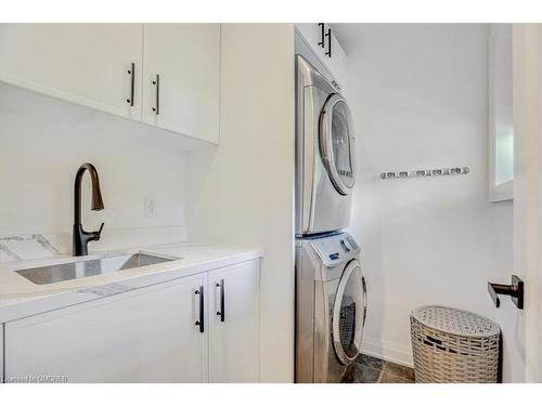 1569 Crediton Parkway, Mississauga, ON - Indoor Photo Showing Laundry Room