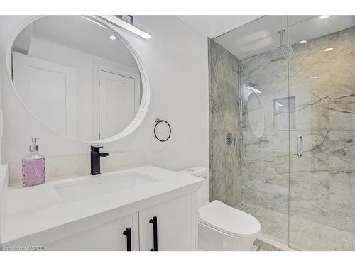 1569 Crediton Parkway, Mississauga, ON - Indoor Photo Showing Bathroom