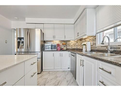 7 Tipton Crescent, Ajax, ON - Indoor Photo Showing Kitchen With Double Sink With Upgraded Kitchen