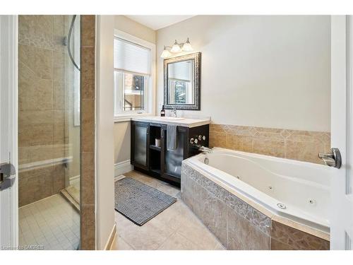 35 Adelaide Street, Barrie, ON - Indoor Photo Showing Bathroom