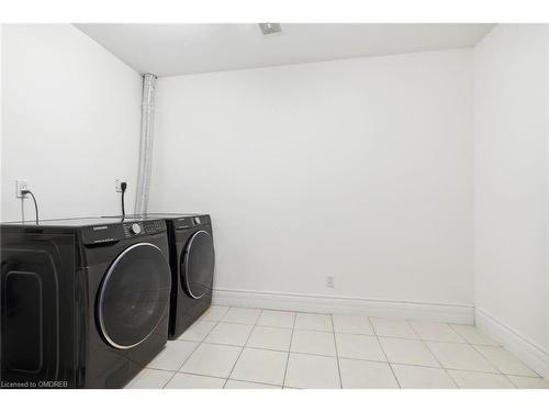 35 Adelaide Street, Barrie, ON - Indoor Photo Showing Laundry Room