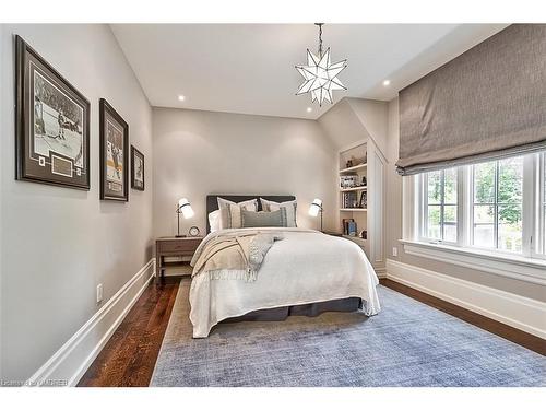 1087 Birchview Avenue, Oakville, ON - Indoor Photo Showing Bedroom