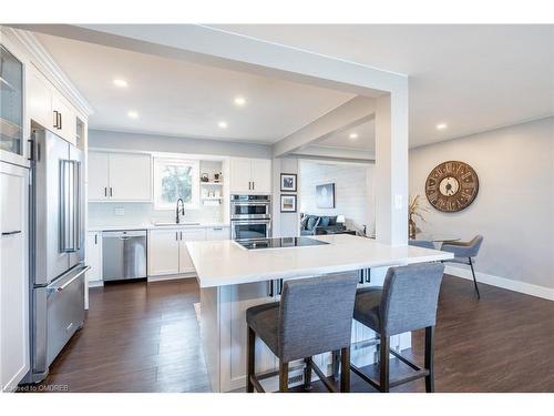 587 Wilene Drive, Burlington, ON - Indoor Photo Showing Kitchen With Upgraded Kitchen