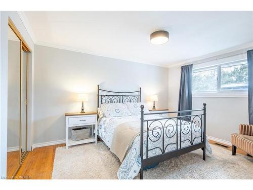 587 Wilene Drive, Burlington, ON - Indoor Photo Showing Bedroom