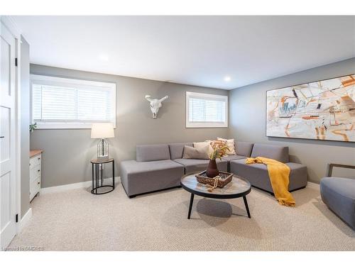 587 Wilene Drive, Burlington, ON - Indoor Photo Showing Living Room