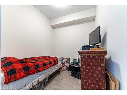 902-212 King William Street, Hamilton, ON - Indoor Photo Showing Bedroom