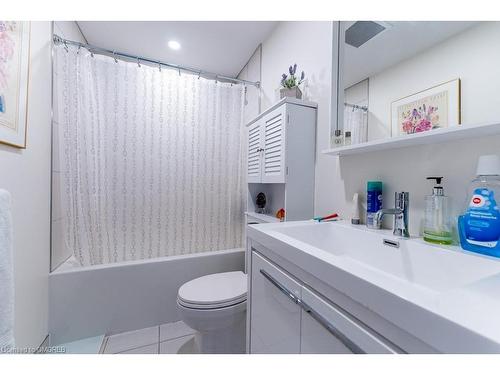 902-212 King William Street, Hamilton, ON - Indoor Photo Showing Bathroom