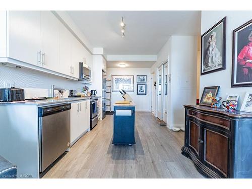 902-212 King William Street, Hamilton, ON - Indoor Photo Showing Kitchen With Stainless Steel Kitchen