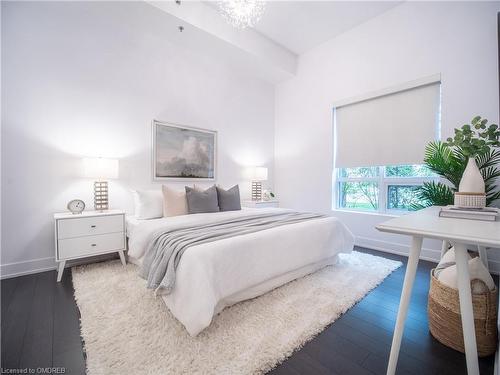 102-2490 Old Bronte Road Road, Oakville, ON - Indoor Photo Showing Bedroom