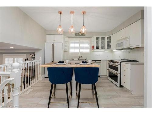 48 Regan Crescent, Georgetown, ON - Indoor Photo Showing Kitchen With Upgraded Kitchen
