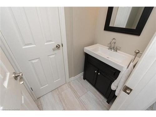 48 Regan Crescent, Georgetown, ON - Indoor Photo Showing Bathroom