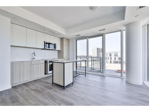 605-220 Missinnihe Way, Mississauga, ON - Indoor Photo Showing Kitchen