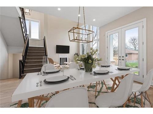 2044 Seabrook Drive, Oakville, ON - Indoor Photo Showing Dining Room